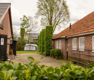 Op het erf bij onze boerderijcamping